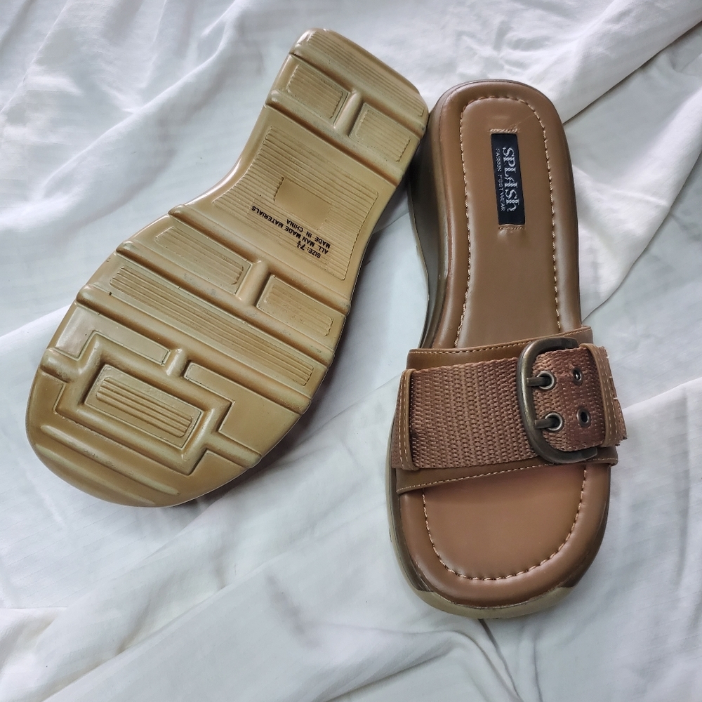 NWOT Splash Tan Sandals